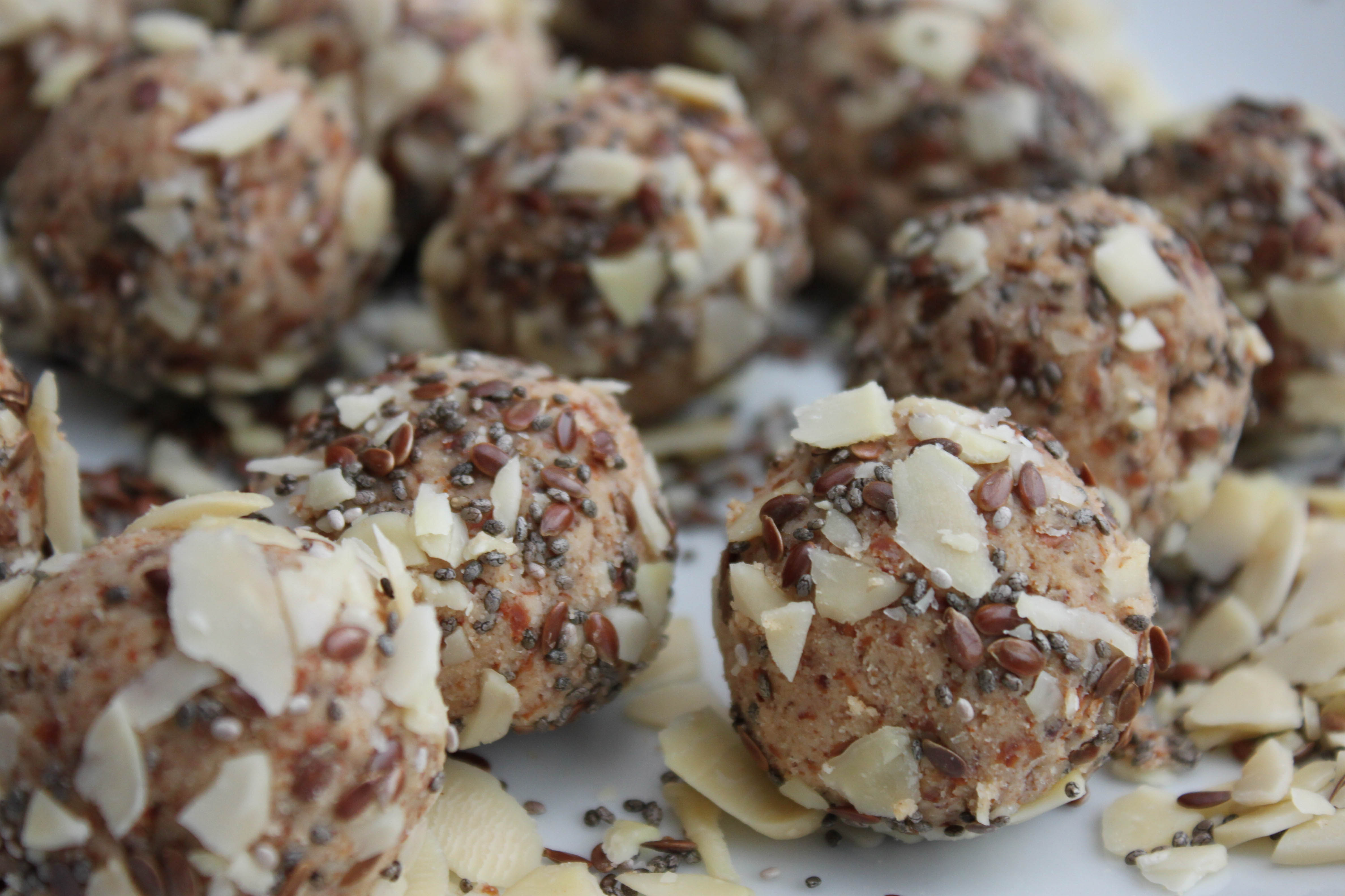 AlmondEnergyBalls-2